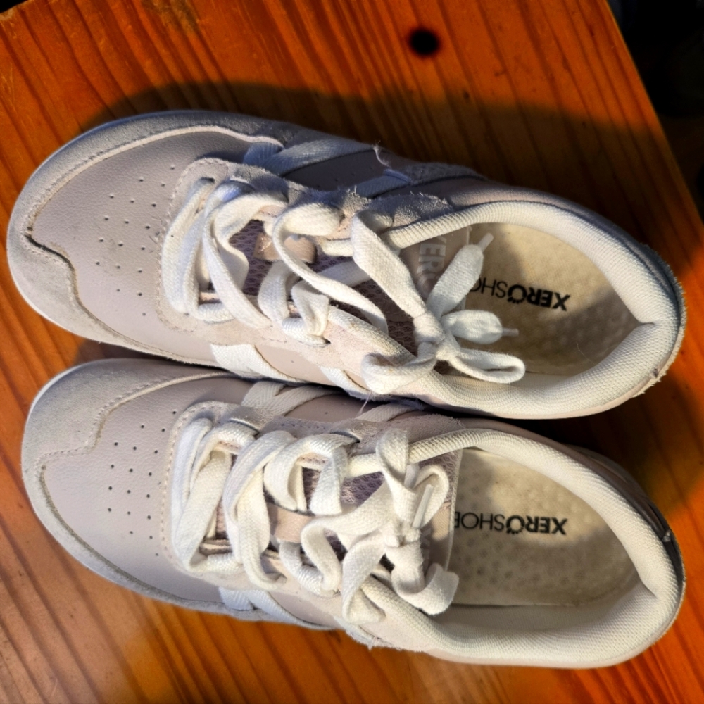 Women's Xero 7.5 pink sneakers
